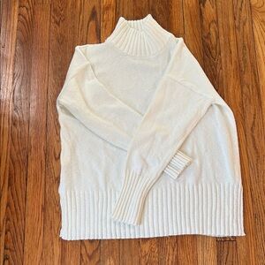 Eddie Bauer Women's oversized  Sweater - White